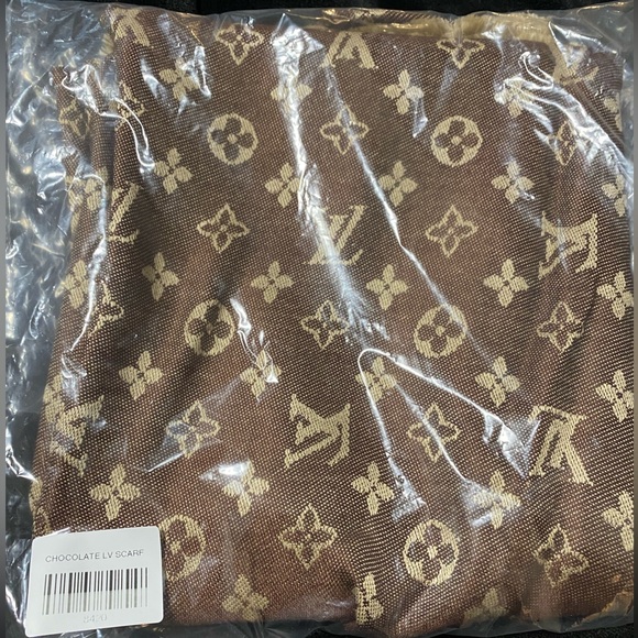 Chocolate LV Scarf BRAND NEW - Picture 5 of 5
